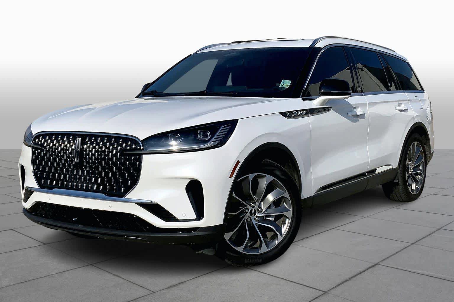 Used 2025 Lincoln Aviator Reserve w/ Illumination Package RWD image 2
