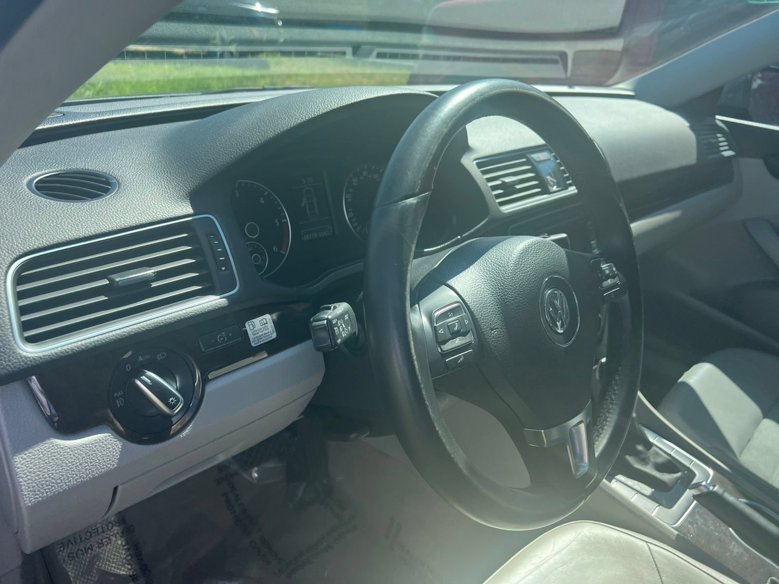 Used 2015 Volkswagen Passat TDI SEL Premium FWD image 12