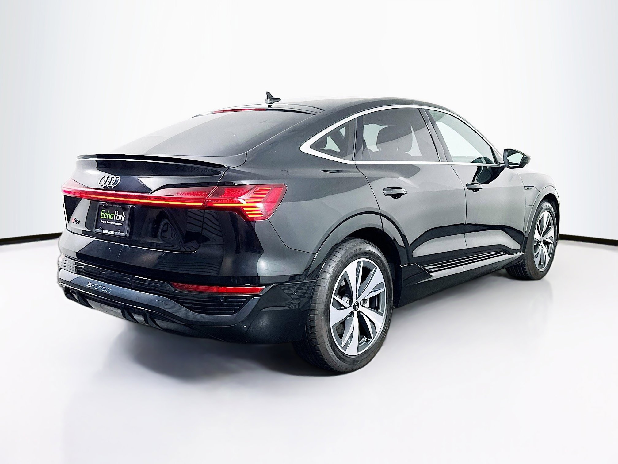 Used 2024 Audi Q8 e-tron Premium Plus w/ Premium Plus Package image 9