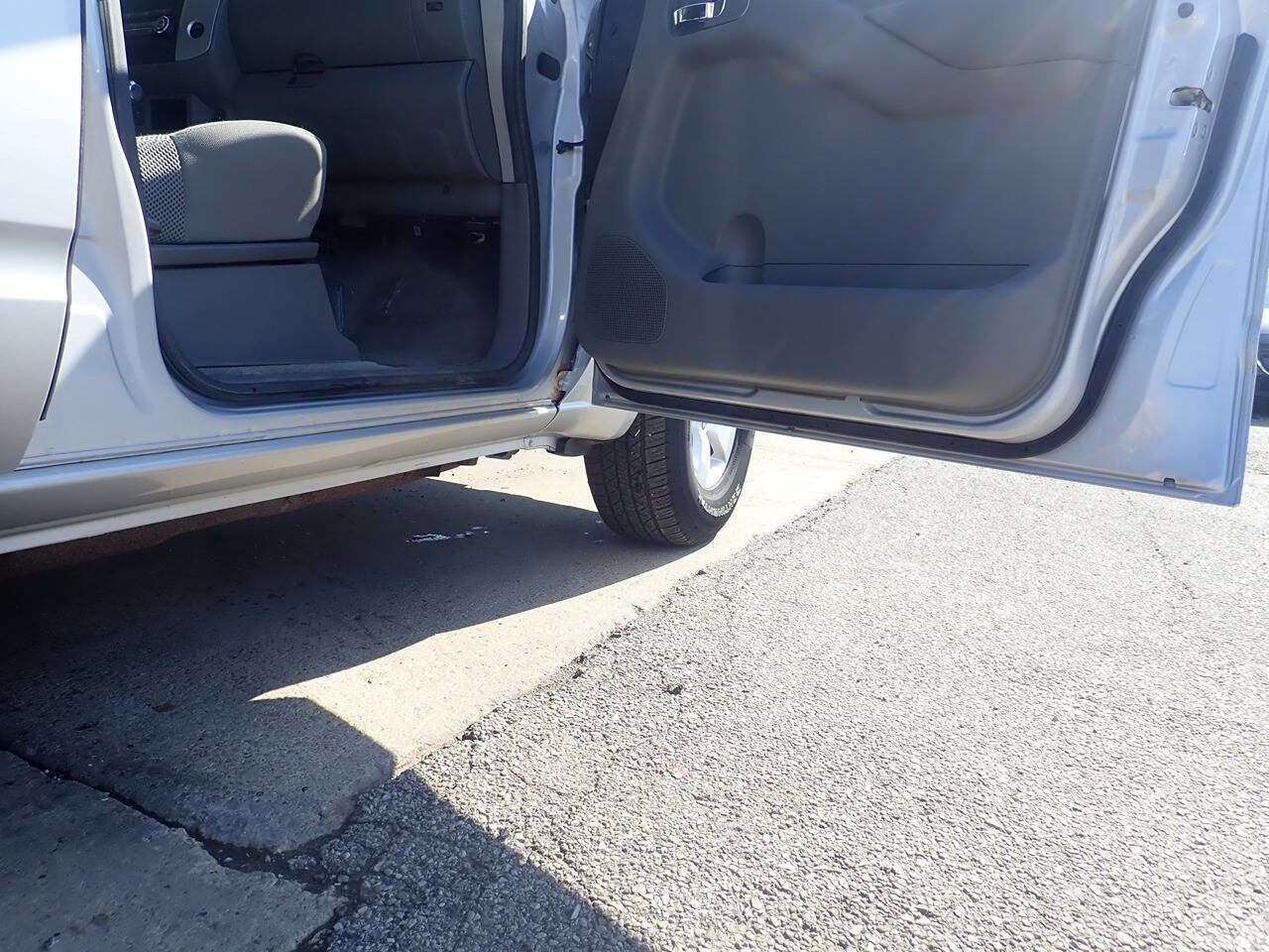 Used 2012 Nissan Frontier SV w/ SV Premium Utility Pkg image 22