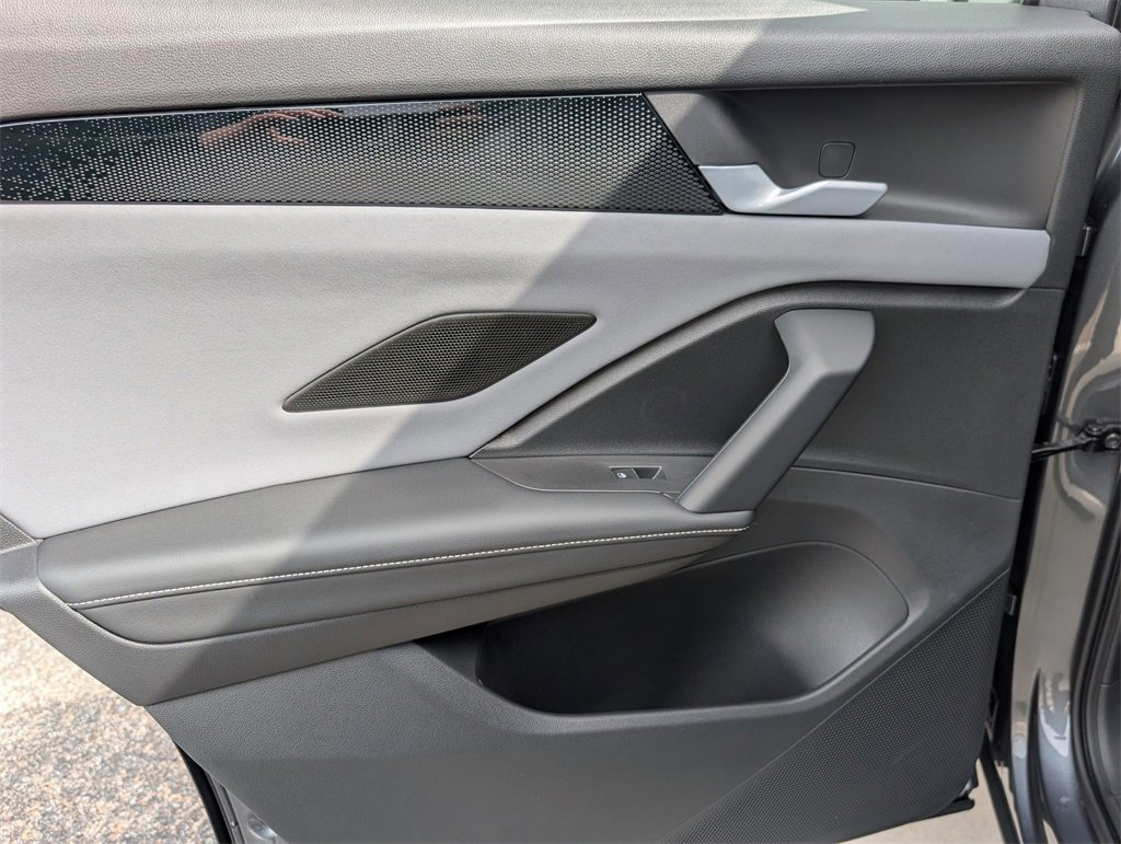 New 2026 Volkswagen Tiguan SE image 24