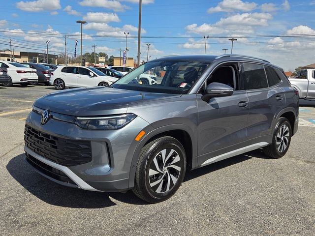 Used 2025 Volkswagen Tiguan S image 3