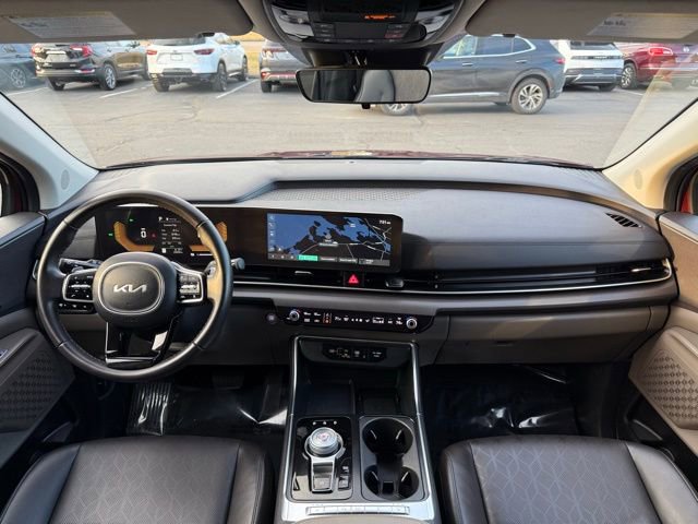 Used 2025 Kia Carnival EX image 25
