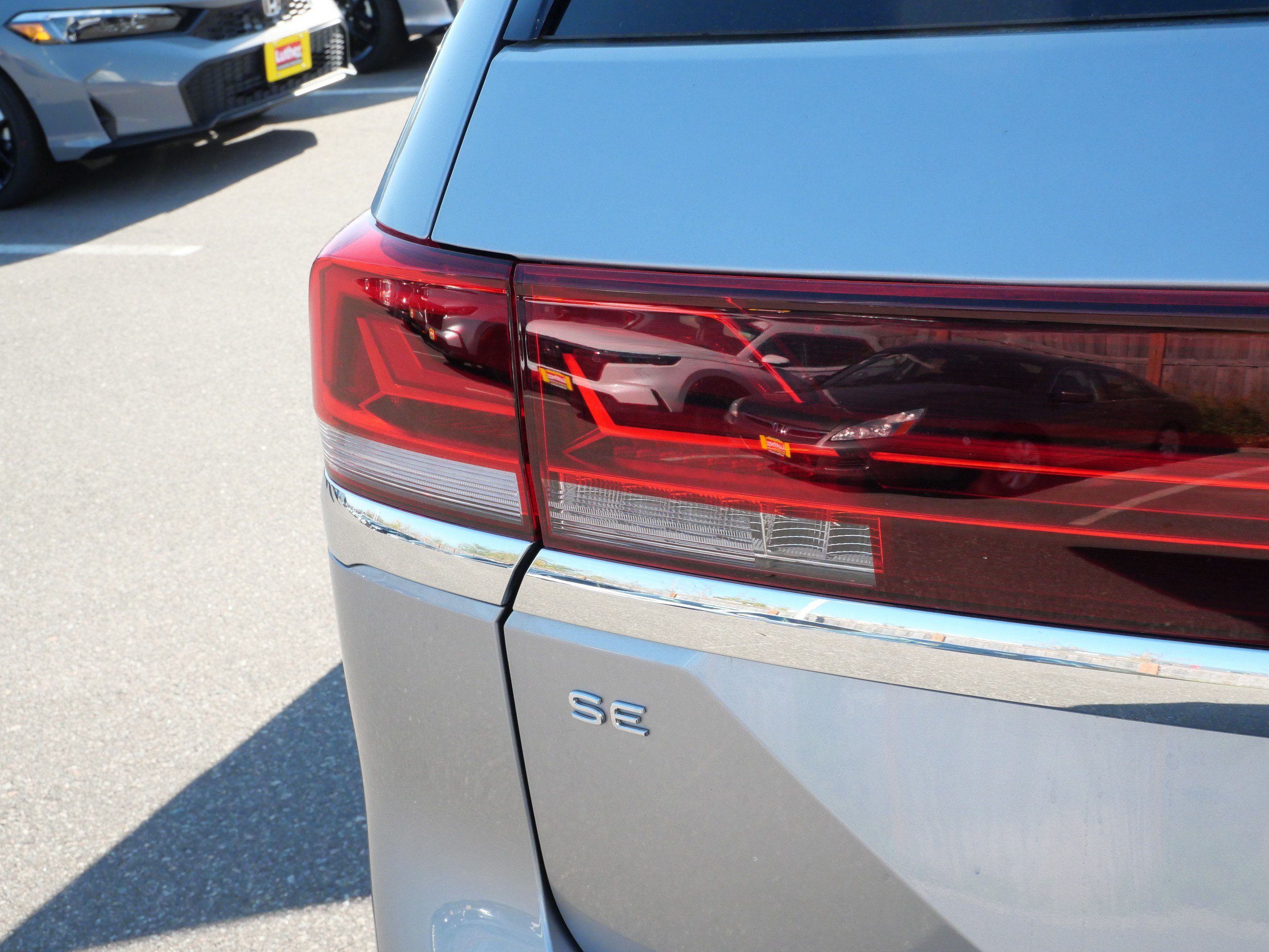 Used 2025 Volkswagen Atlas SE AWD/4WD image 17
