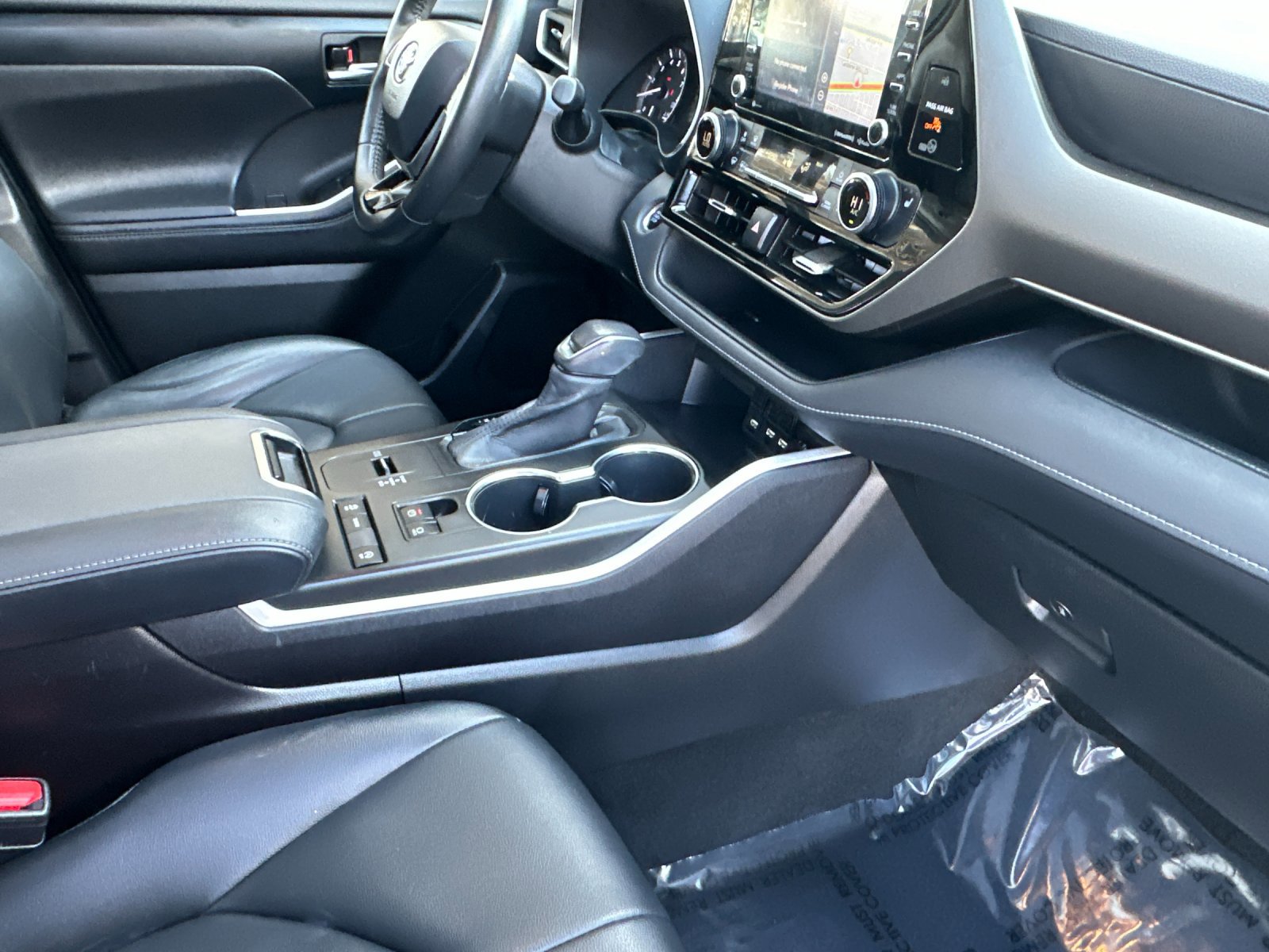 Used 2020 Toyota Highlander XLE image 17