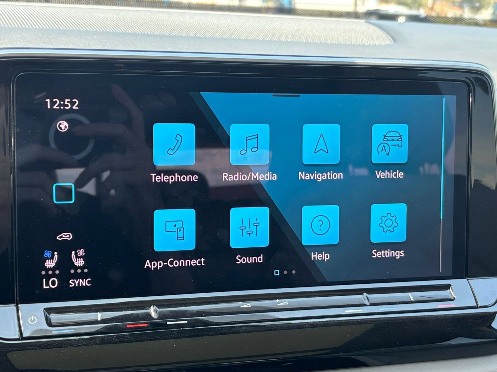 Used 2026 Volkswagen Atlas SE FWD image 19