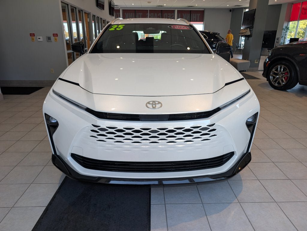 Certified 2025 Toyota Crown Signia AWD/4WD image 2