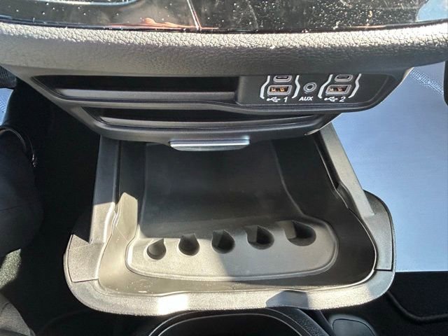 Used 2025 Chrysler Pacifica Select image 22