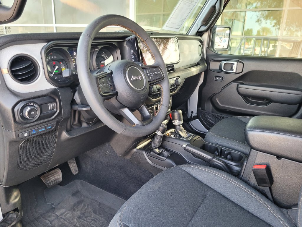 Used 2024 Jeep Wrangler Unlimited w/ Convenience Group AWD/4WD image 11