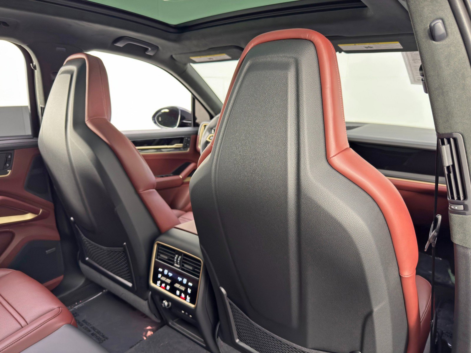 Used 2025 Porsche Cayenne Turbo image 42