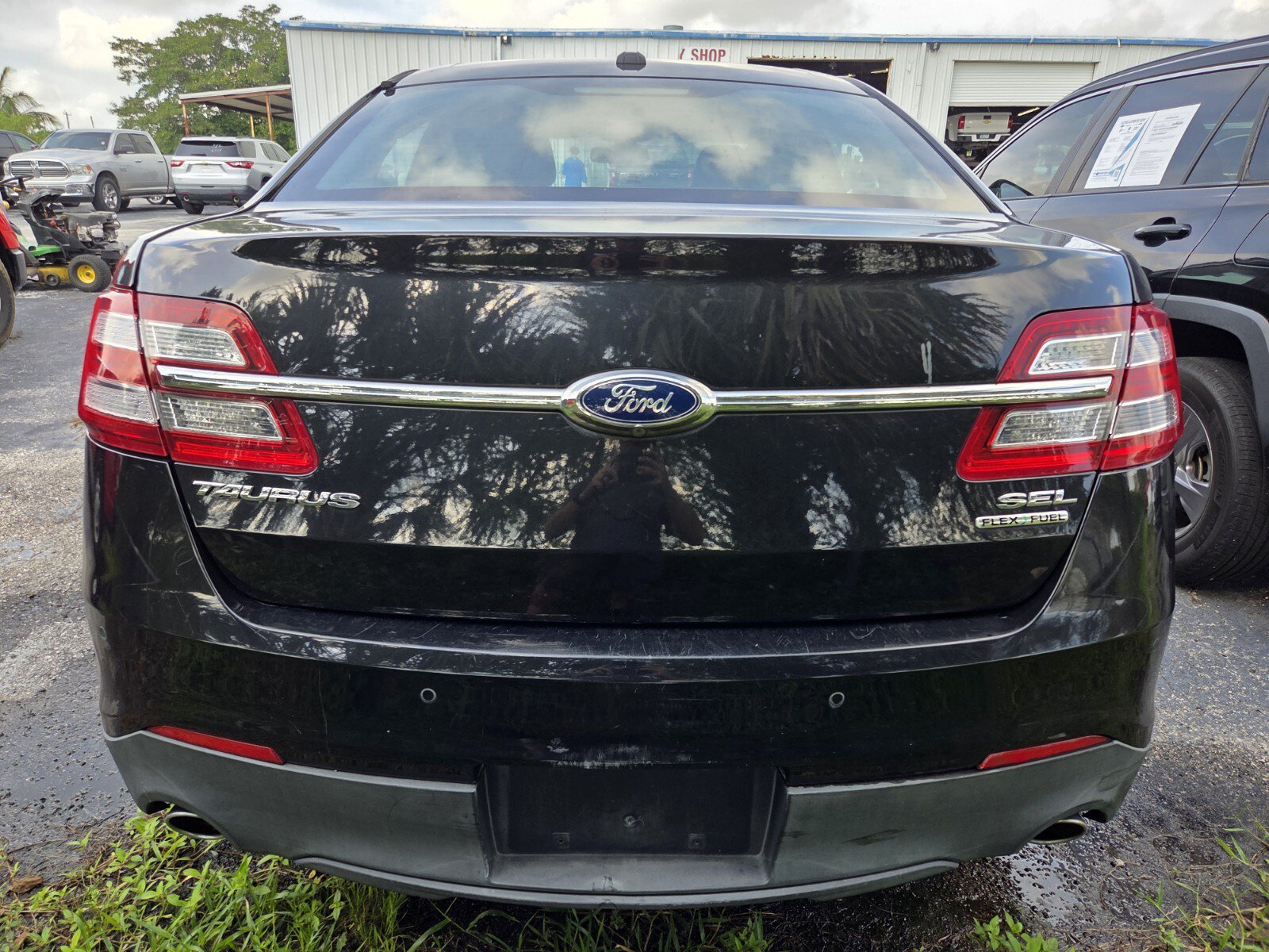 Used 2015 Ford Taurus SEL w/ Equipment Group 201A FWD image 4