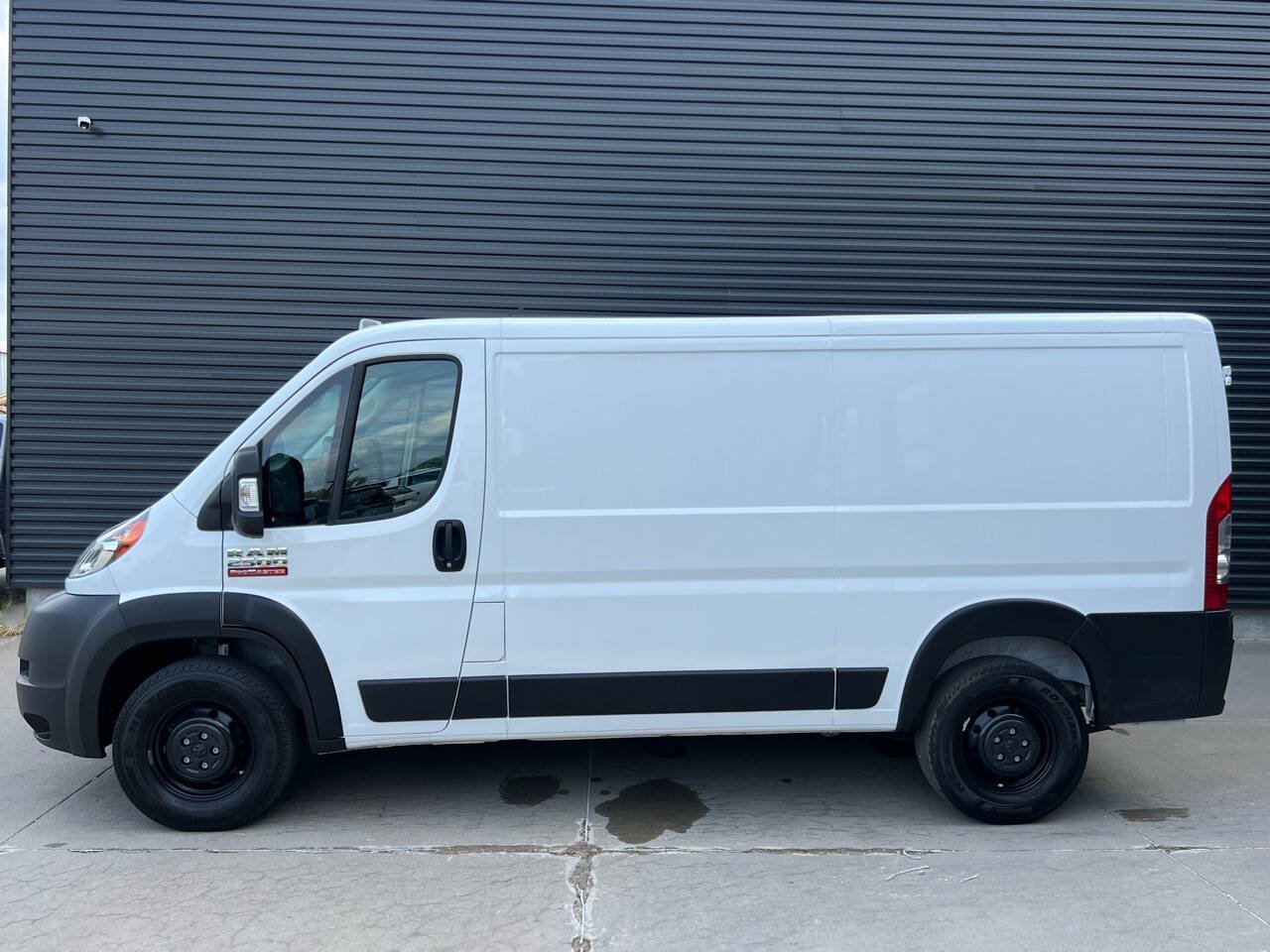 Used 2022 RAM ProMaster 2500 w/ Convenience Group FWD image 9