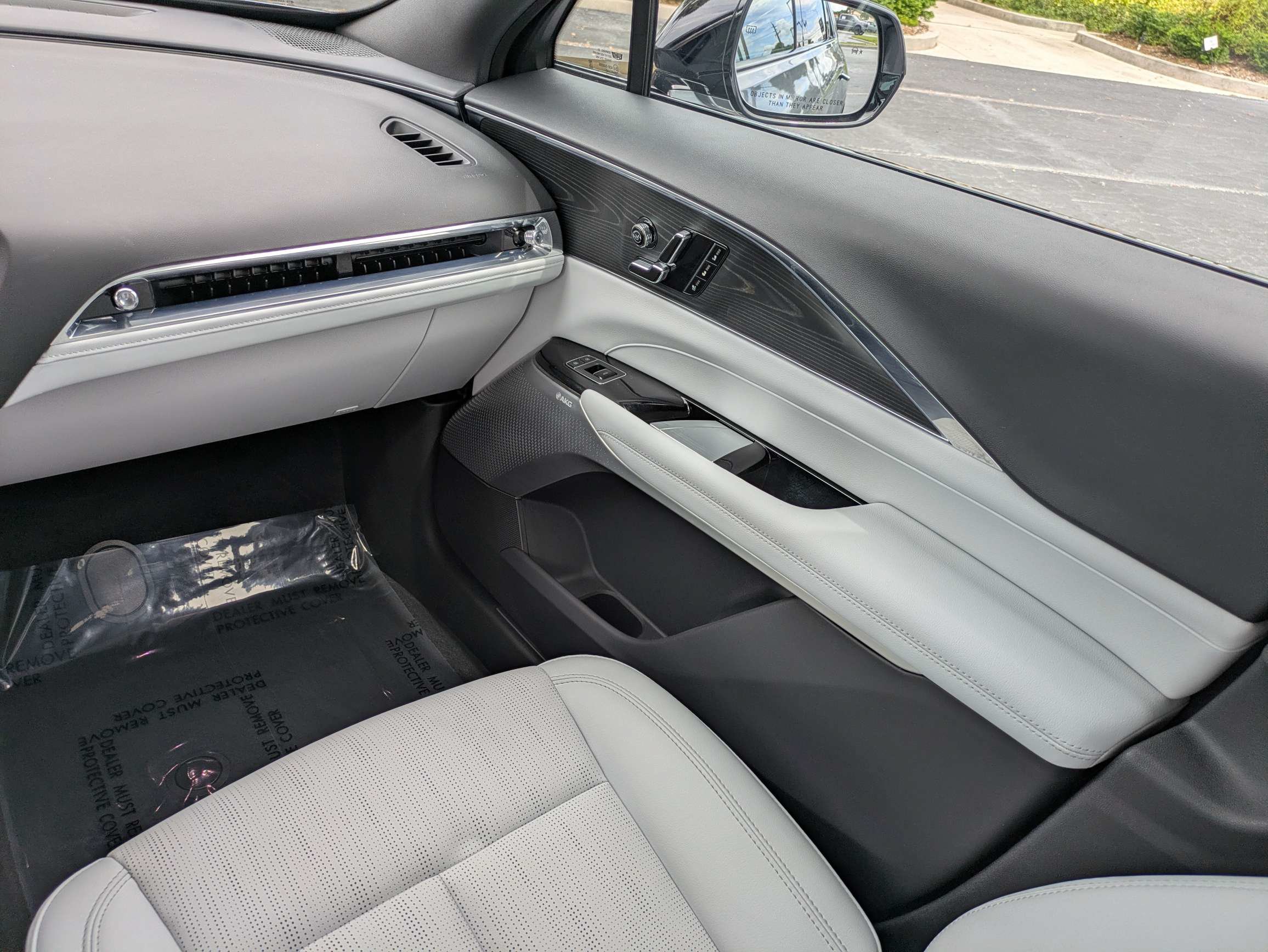 Certified 2024 Cadillac Lyriq Luxury RWD image 14