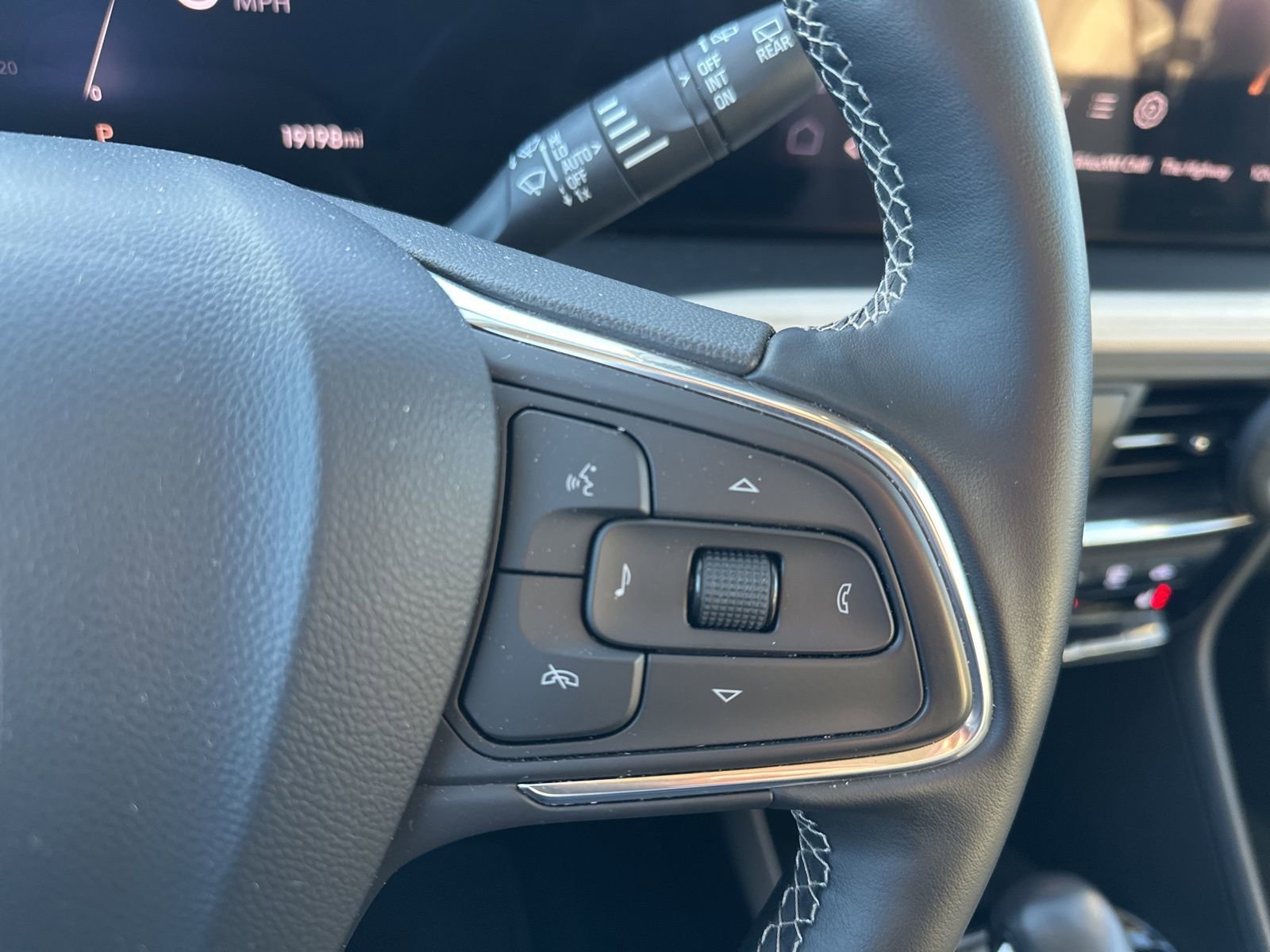 Used 2024 Buick Encore GX Avenir w/ Avenir Convenience Package image 40