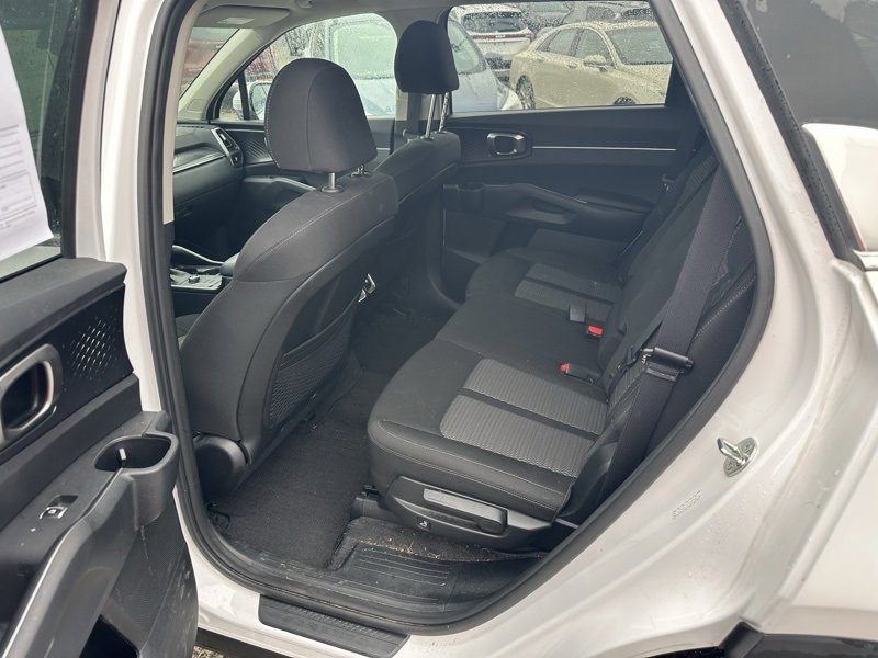 Used 2023 Kia Sorento LX image 10