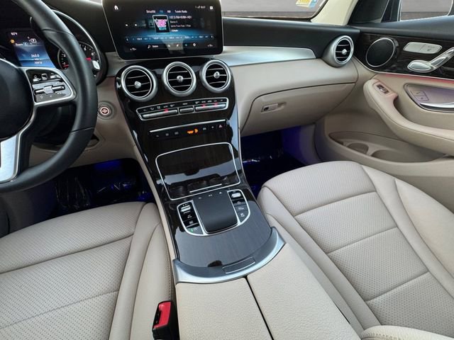 Used 2021 Mercedes-Benz GLC 300 image 3