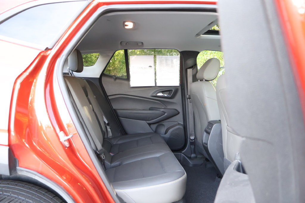 Used 2024 Chevrolet Trax ACTIV w/ Sunroof Package FWD image 48
