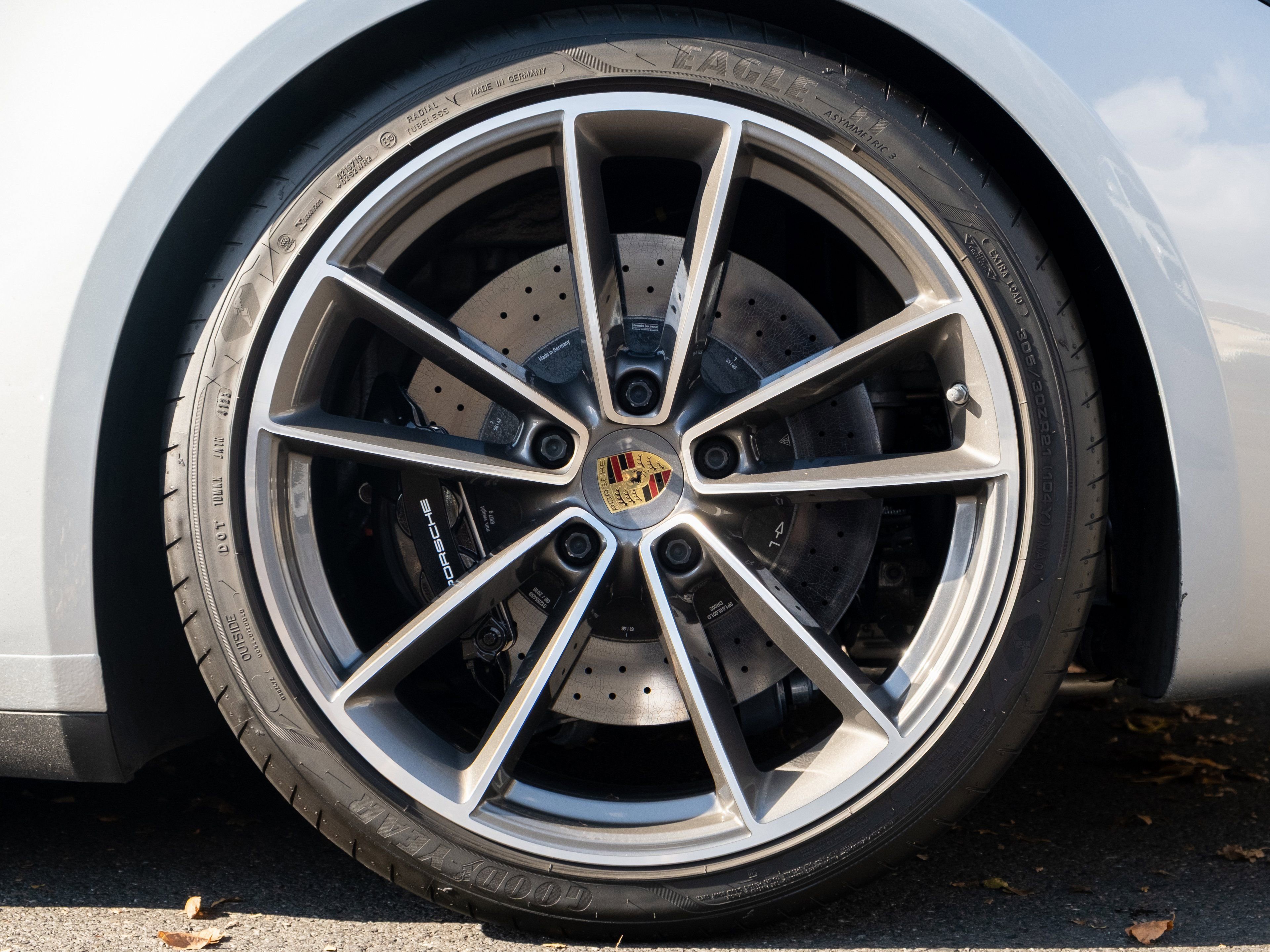 Certified 2020 Porsche 911 Carrera 4S AWD/4WD image 13