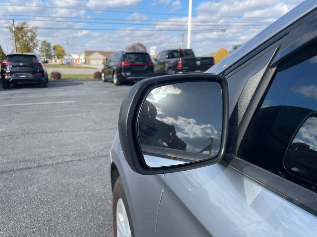 Used 2021 Ford Edge SE image 11