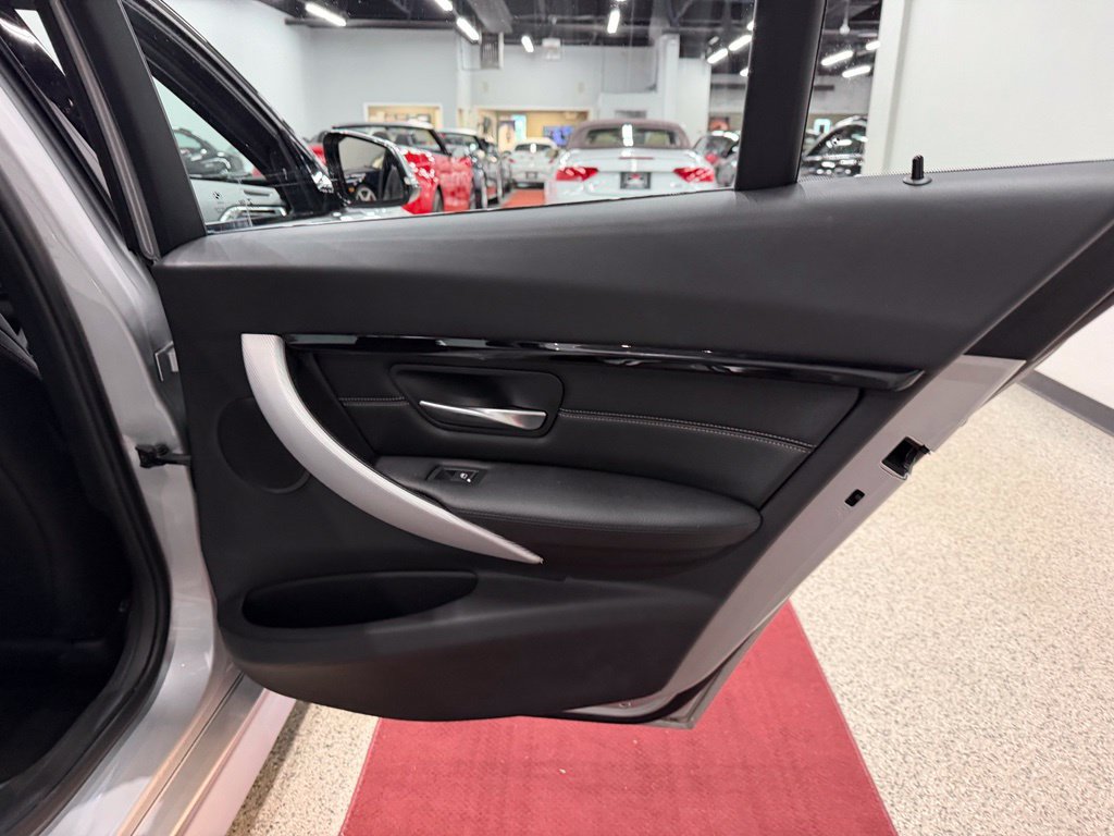 Used 2018 BMW 328d xDrive Sedan AWD/4WD image 24