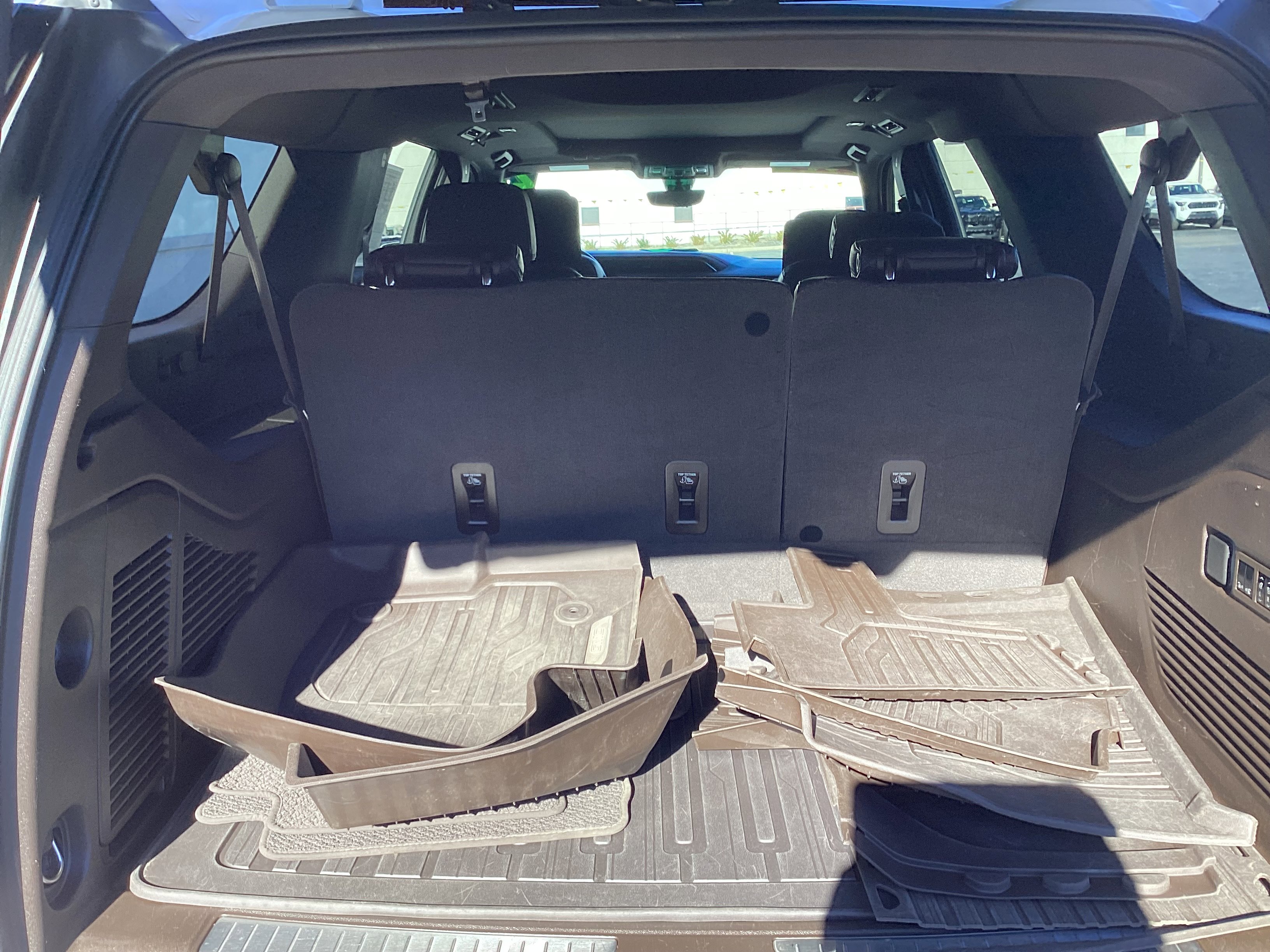 Used 2021 GMC Yukon XL Denali w/ Denali Premium Package image 12