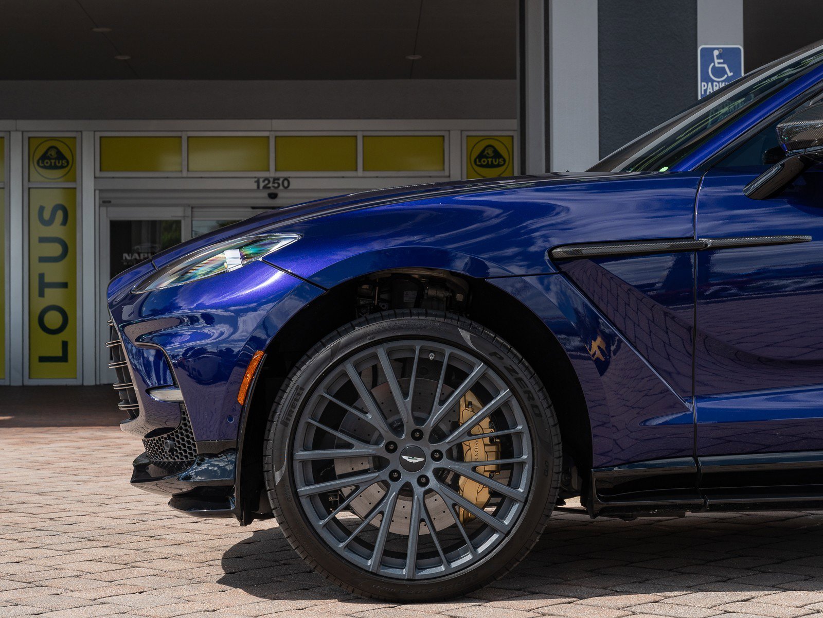 Used 2023 Aston Martin DBX 707 image 14