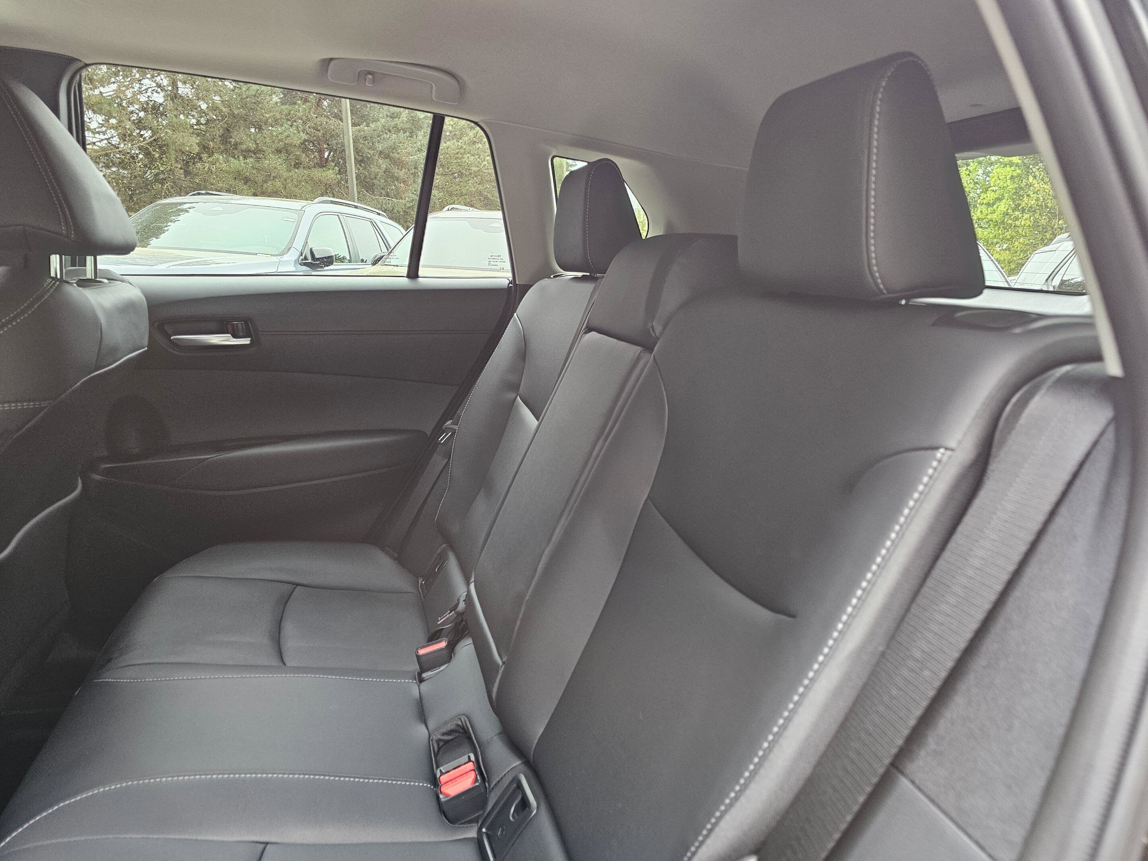 Used 2025 Toyota Corolla Cross XLE w/ Convenience Package image 18