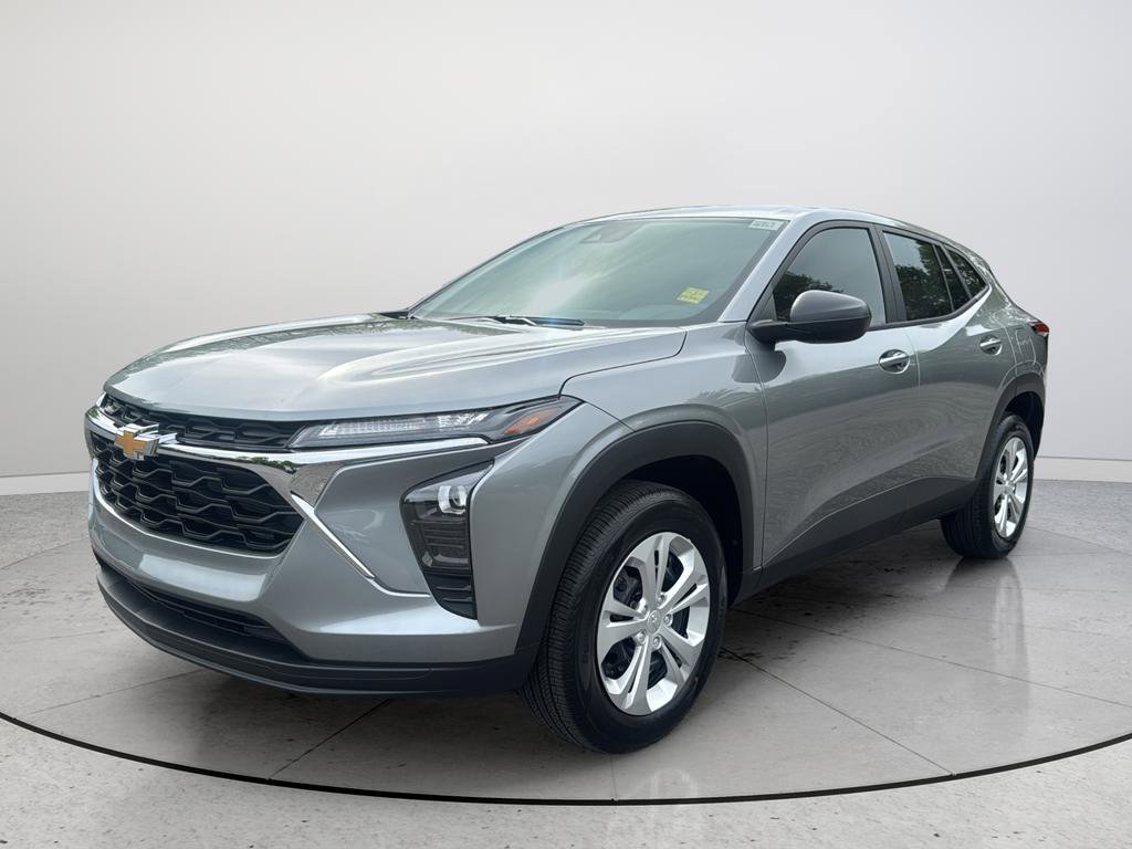 Used 2026 Chevrolet Trax LS FWD image 4