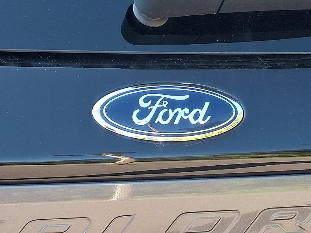 Used 2022 Ford Explorer XLT w/ Equipment Group 202A AWD/4WD image 30