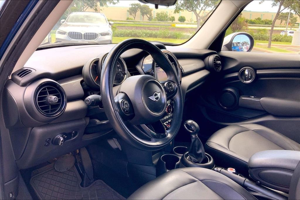 Used 2018 MINI Cooper 4-Door Hardtop image 13