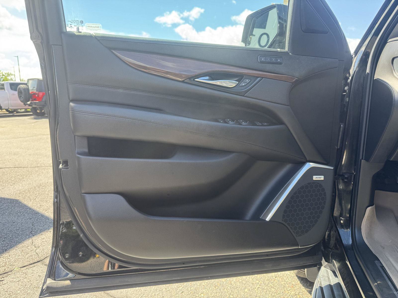 Used 2020 Cadillac Escalade ESV Luxury AWD/4WD image 15
