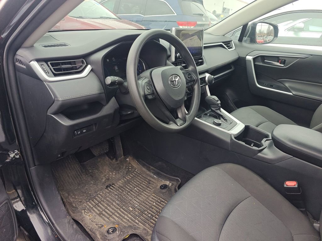 Used 2025 Toyota RAV4 XLE image 7