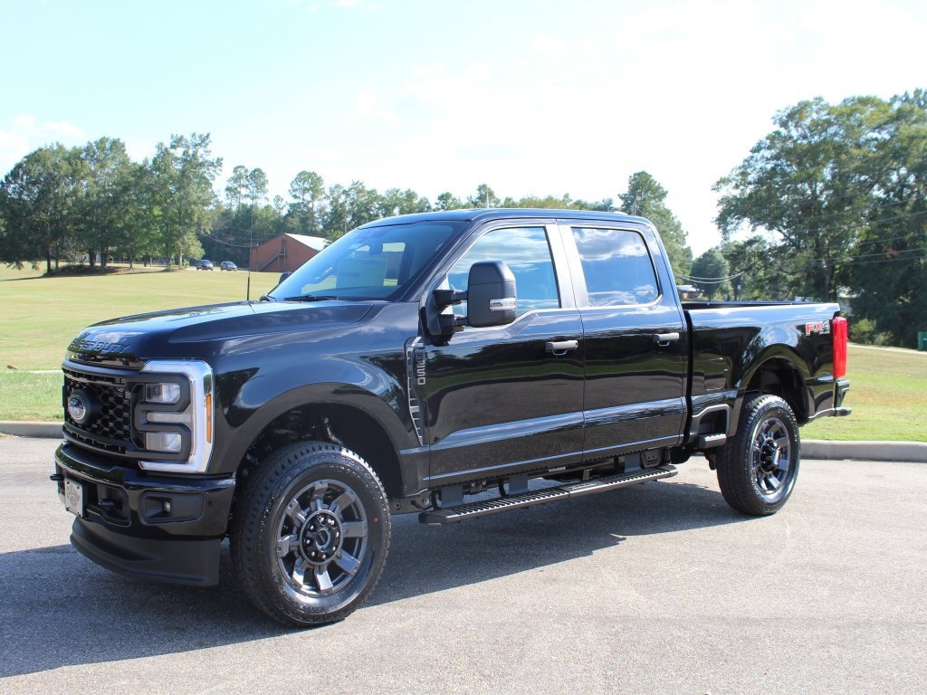 New 2026 Ford F250 4x4 Crew Cab Super Duty image 2