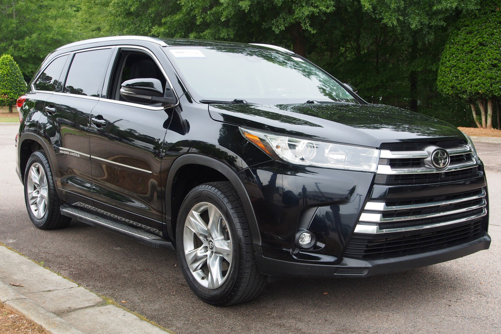 Used 2019 Toyota Highlander Limited FWD image 1
