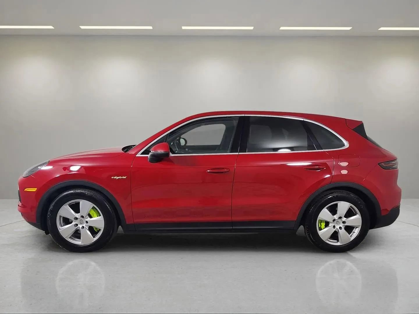Used 2021 Porsche Cayenne E-Hybrid Sport Utility 4D image 4