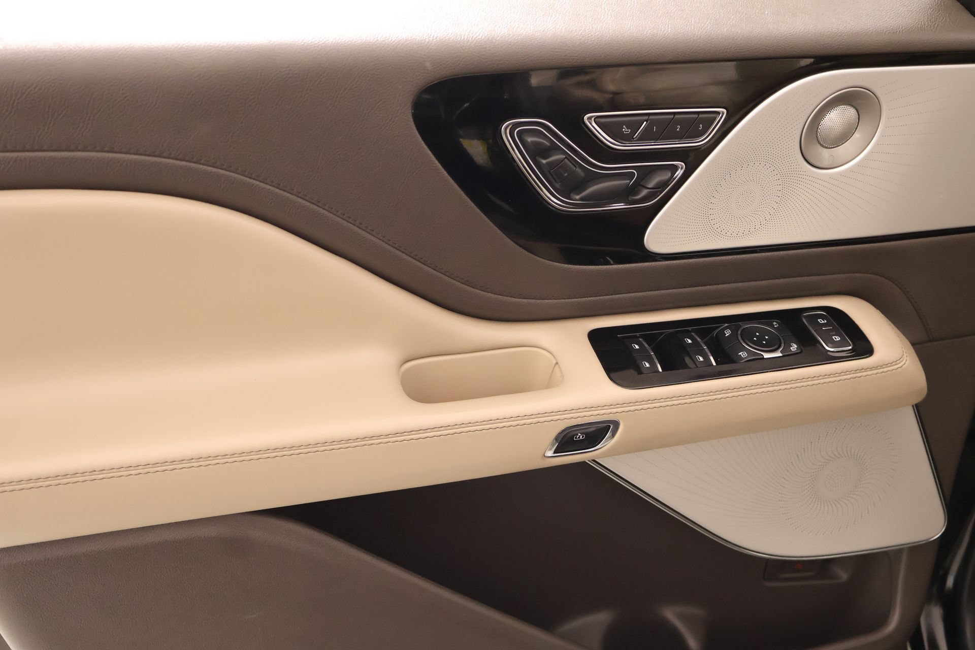 Used 2020 Lincoln Aviator Reserve w/ Equipment Group 202A AWD/4WD image 18