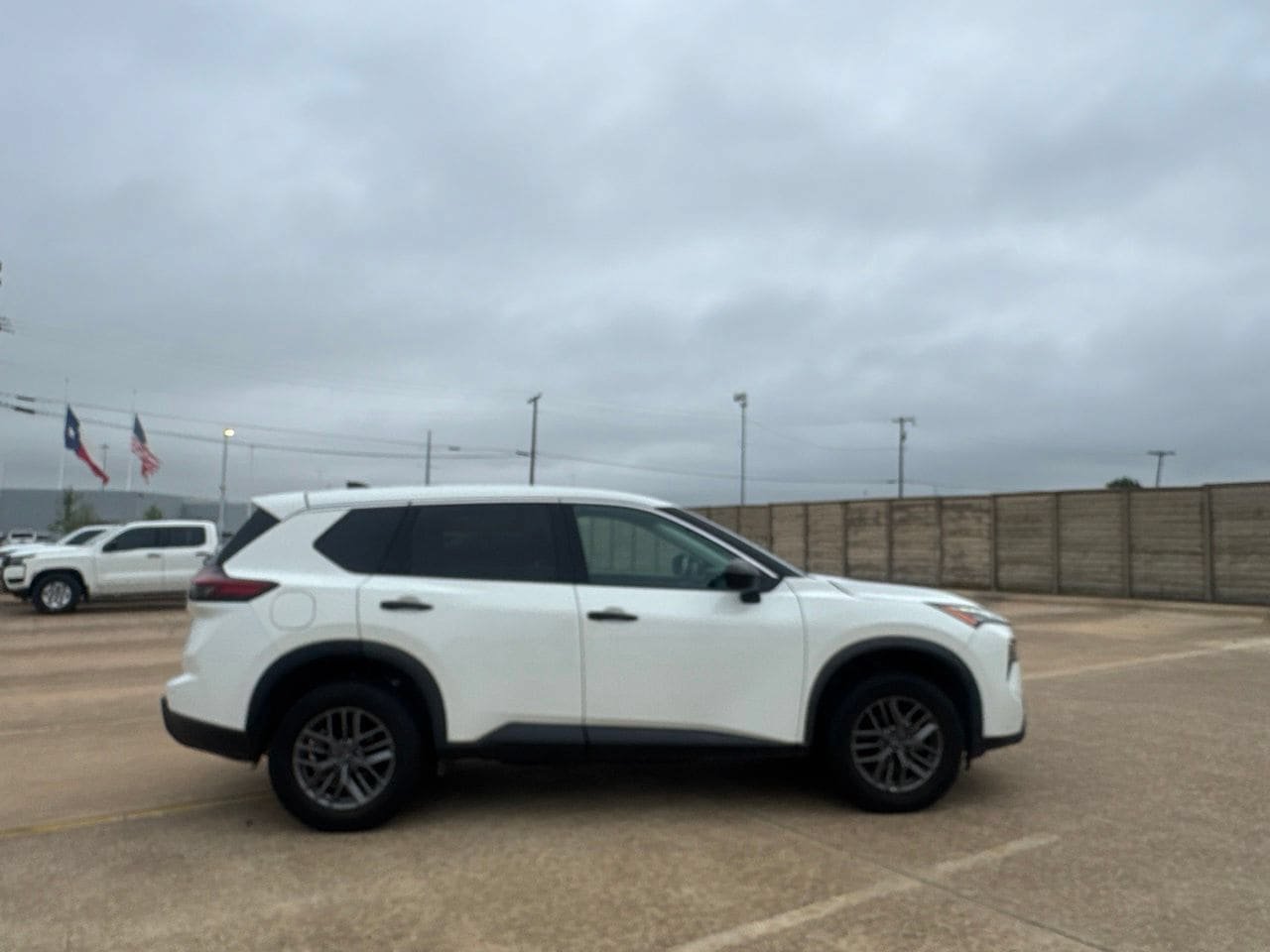 Used 2024 Nissan Rogue S AWD/4WD image 26
