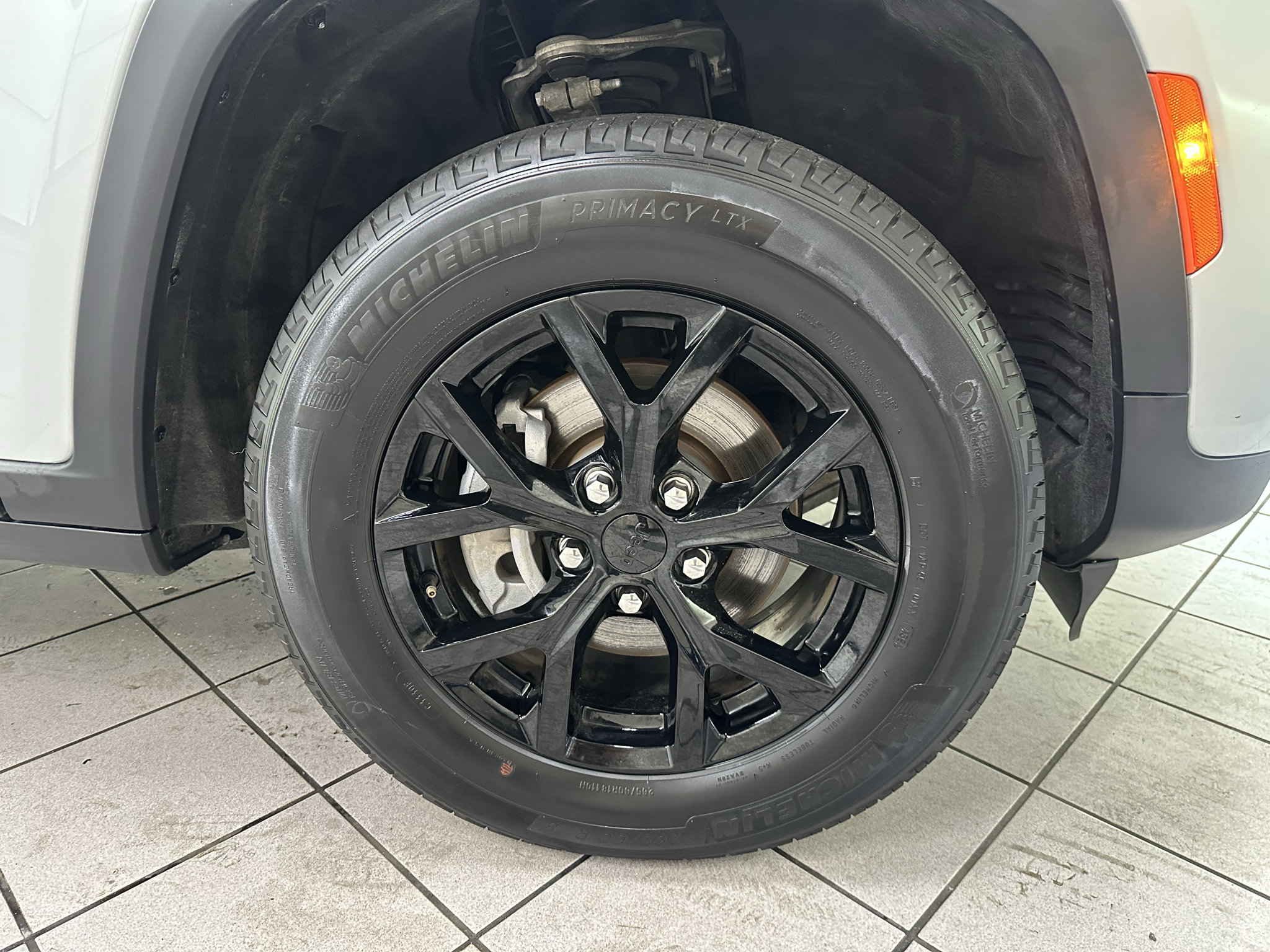Used 2025 Jeep Grand Cherokee Altitude AWD/4WD image 14
