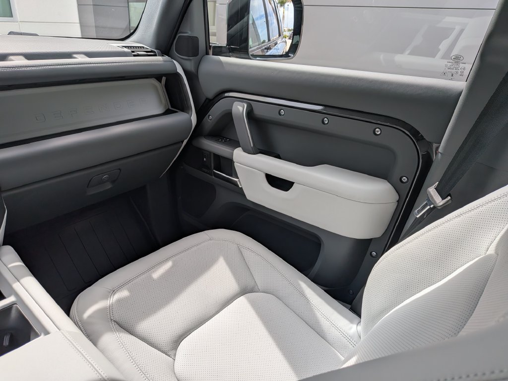 New 2026 Land Rover Defender 110 X-Dynamic SE AWD/4WD image 17