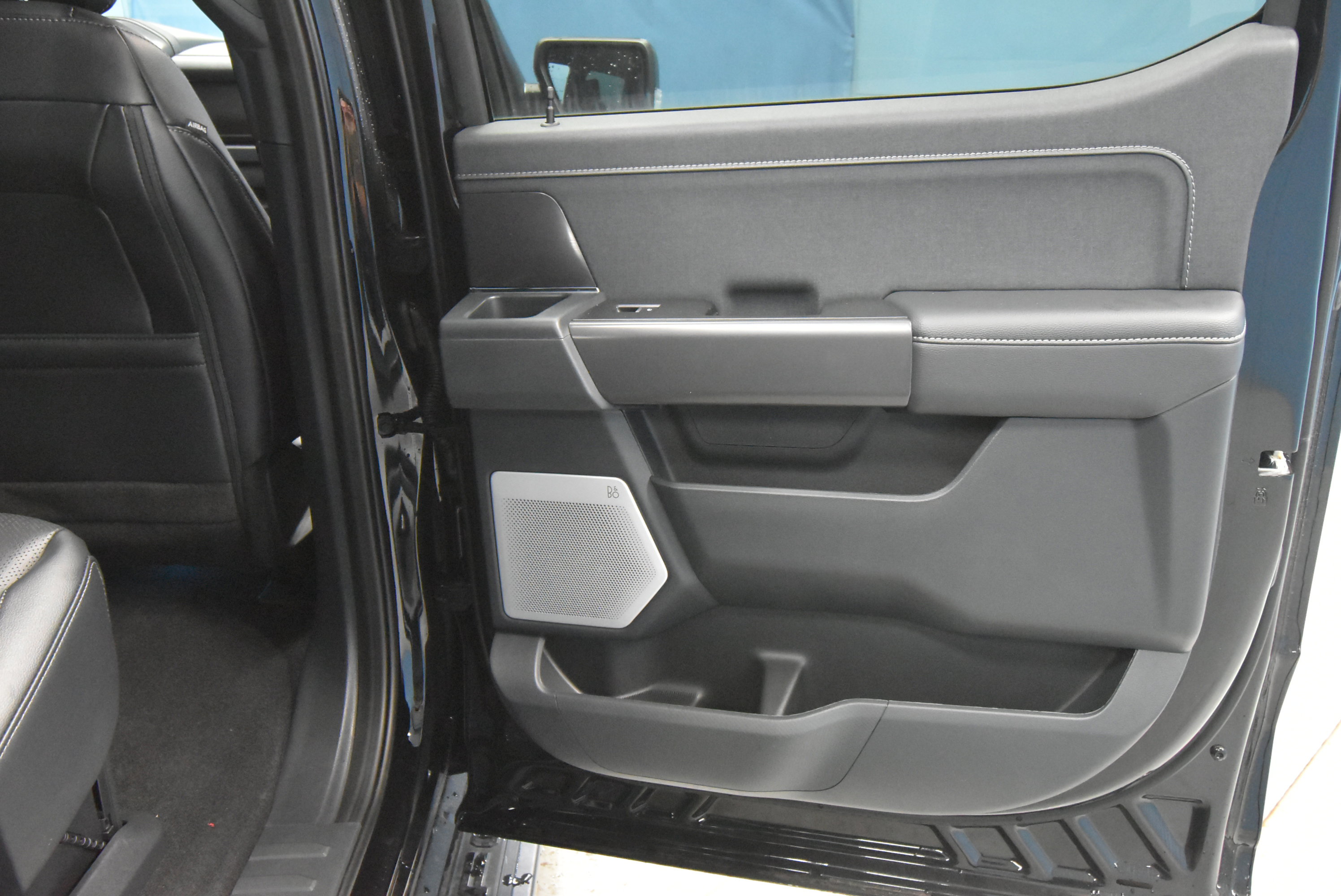 New 2025 Ford F150 Lariat w/ Equipment Group 502A High image 19