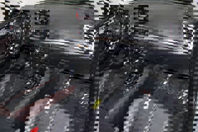 Used 2018 MAZDA MAZDA3 Touring image 21