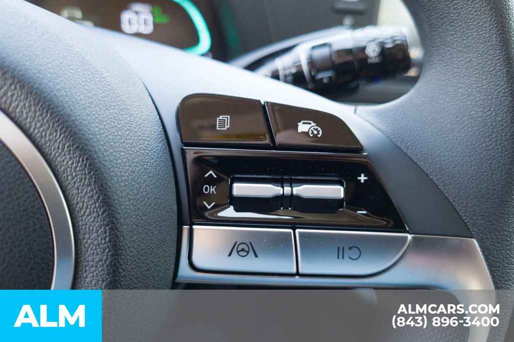 Used 2025 Hyundai Elantra Blue image 26