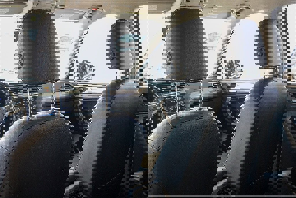 Used 2022 Volkswagen Tiguan SE image 23