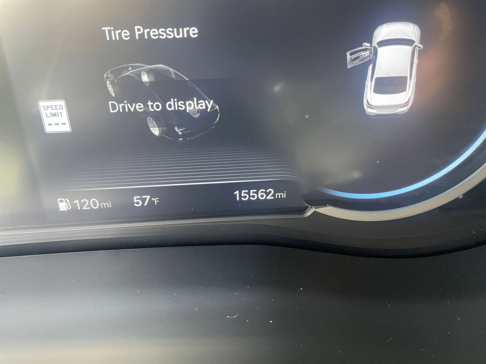 Used 2025 Genesis G70 2.5T image 40