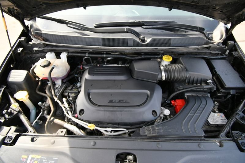 Used 2024 Chrysler Voyager LX FWD image 11