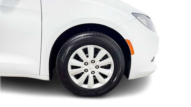 Used 2022 Chrysler Voyager LX image 8