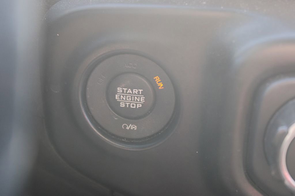 Used 2020 Jeep Wrangler Unlimited Sahara image 19