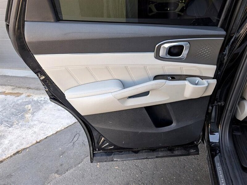Used 2022 Kia Sorento SX image 25
