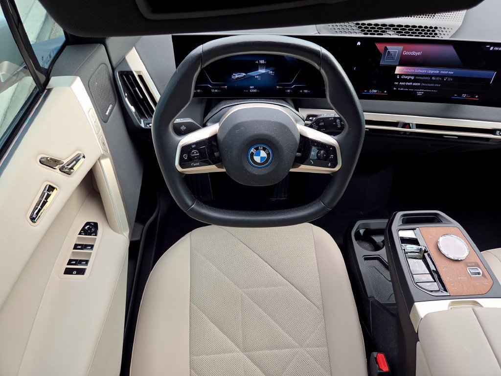 Used 2023 BMW iX xDrive50 w/ Premium Package AWD/4WD image 4