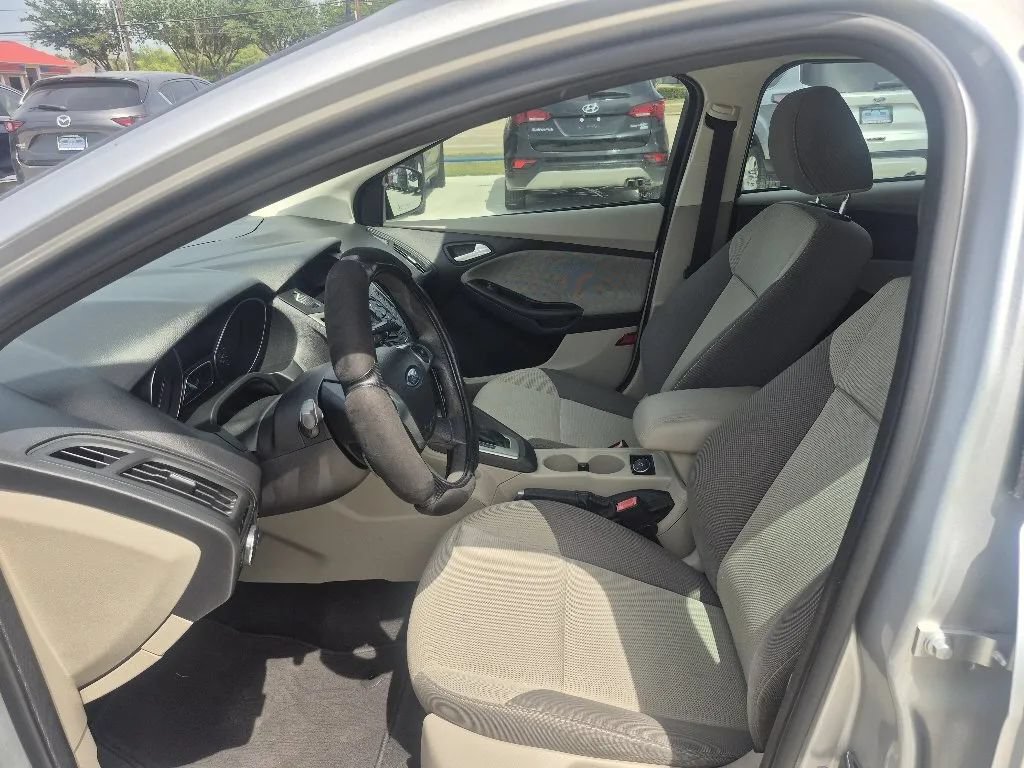 Used 2013 Ford Focus SE FWD image 12